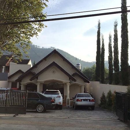 Shakila Guest House Malang Esterno foto