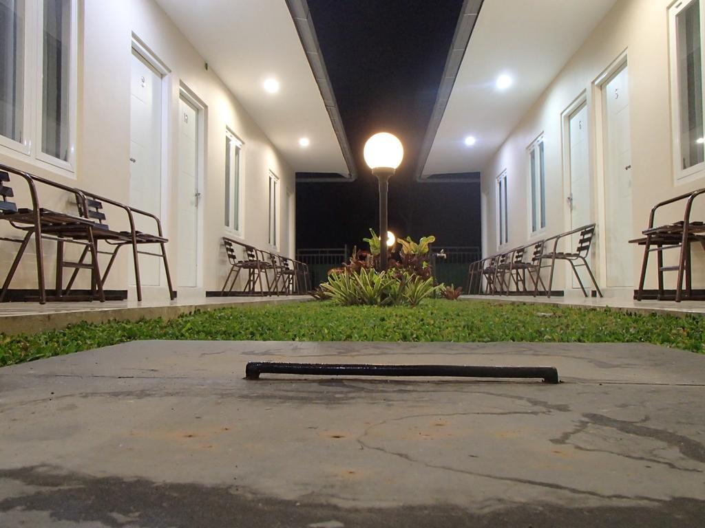 Shakila Guest House Malang Esterno foto
